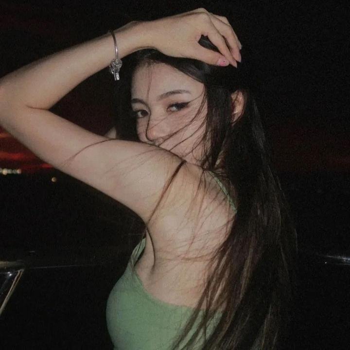 芒果和红色轮椅